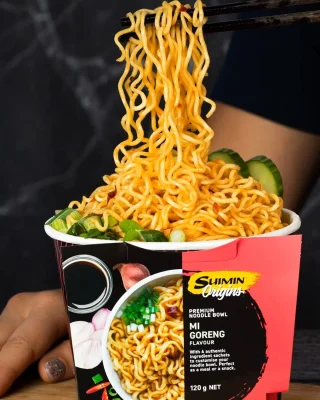 Inspired by the streets of Indonesia, crafted for your kitchen. 

Try our new Mi Goreng noodle bowl from the Origins range and bring the street-food experience home 🍜🌶️

Available at your local Woolworths and Independent Supermarket today! 🏃🏼‍♂️